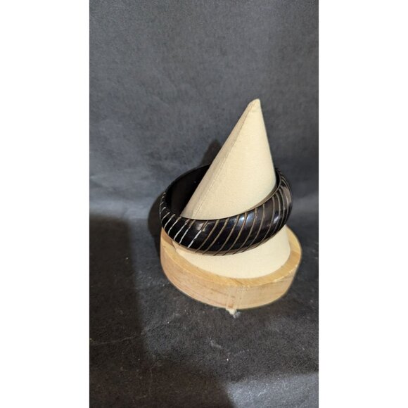 Vintage Carved Black Bakelite Bangle Bracelet 2.5x1" Estate Jewelry Bold Stripes - Picture 8 of 9